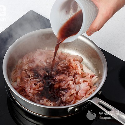 The pine shows the way of beef hamburger