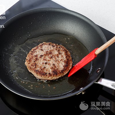 The pine shows the way of beef hamburger