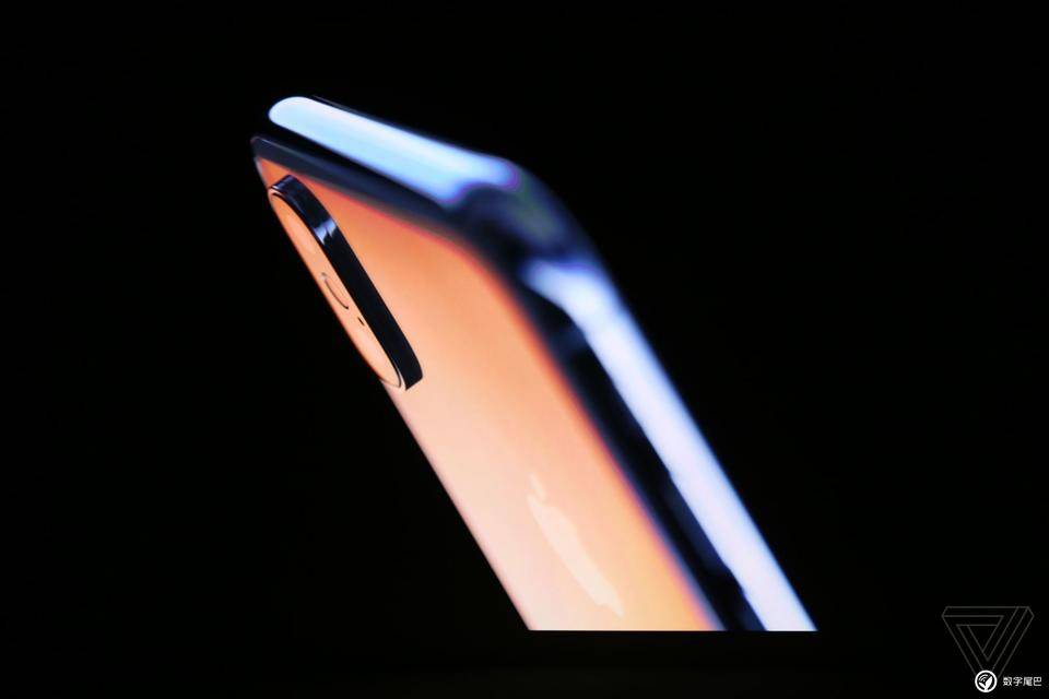 iPhone iPhone X 宣布出场：5.8 英尺全面屏手机   Face ID 人脸识别