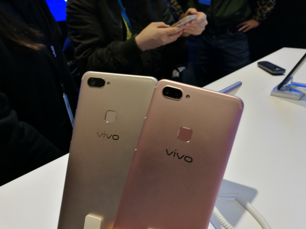 迈向线下推广的全屏手机：vivo X20当场实拍视频