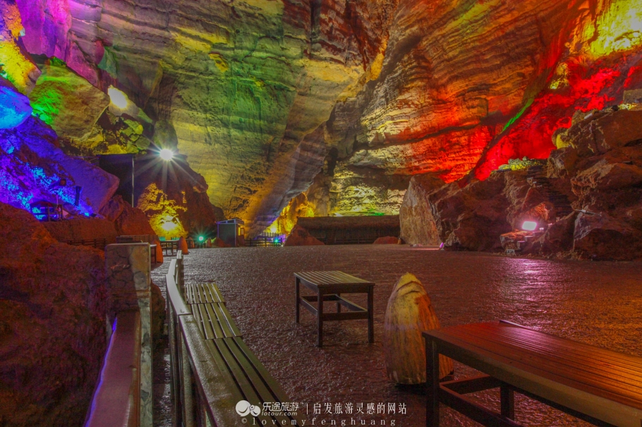 Pass through remote antiquity hole, source of secret condition peach blossom