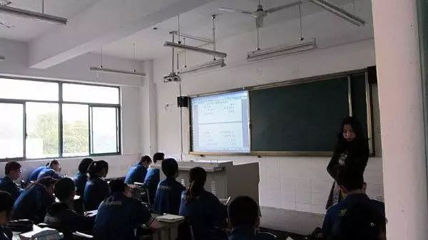 教育部发布电子白板和一体机尺寸标准 85寸以下一体机何去何从？