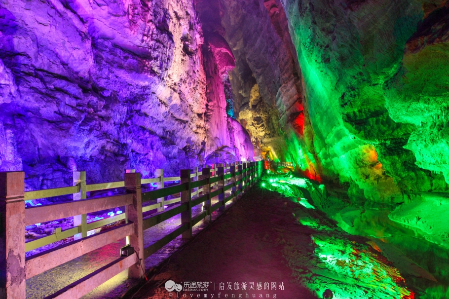 Pass through remote antiquity hole, source of secret condition peach blossom