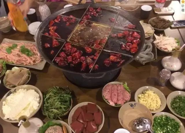 我们整理了50家在重庆必吃的店铺，国庆假期每顿都可以不重样！