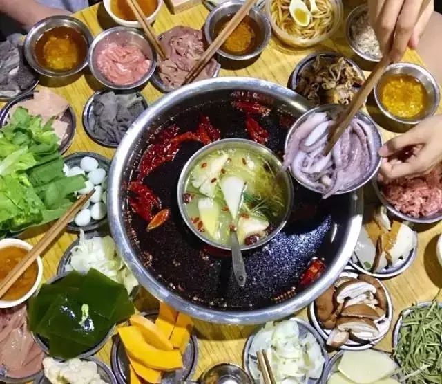 我们整理了50家在重庆必吃的店铺，国庆假期每顿都可以不重样！