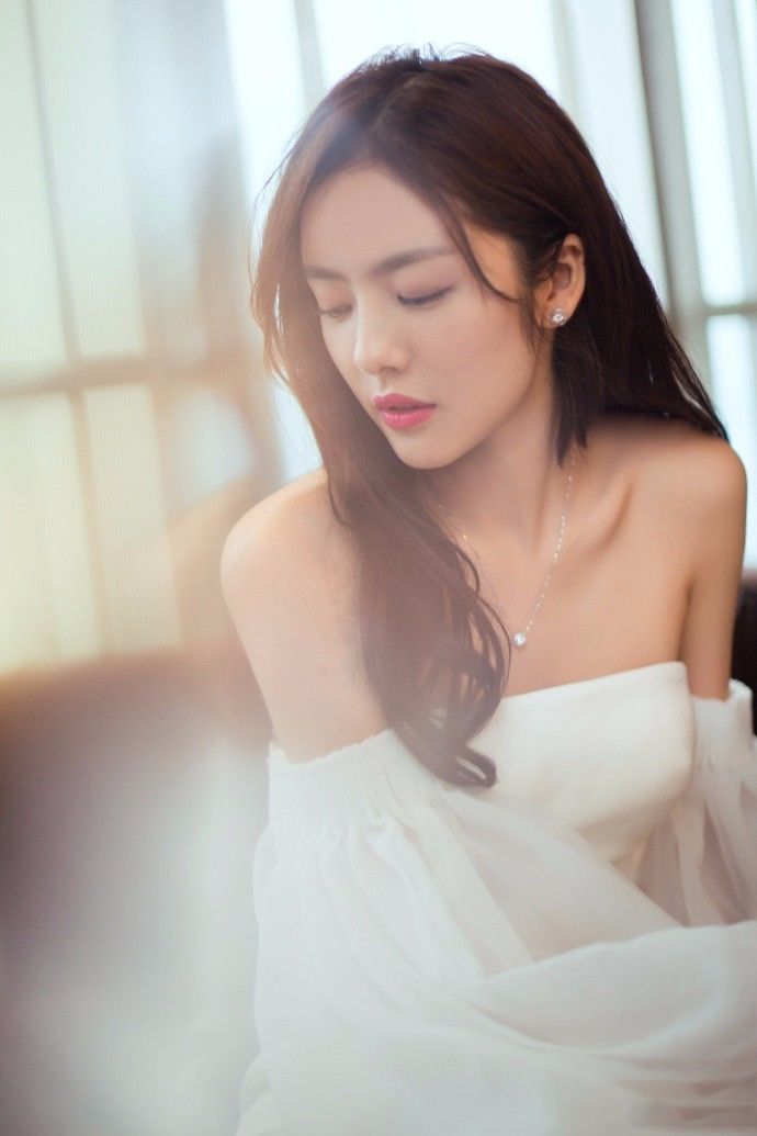 Cai Wenjing only activity of skirt of beautiful white gauze is illuminated, be just as fairy, 