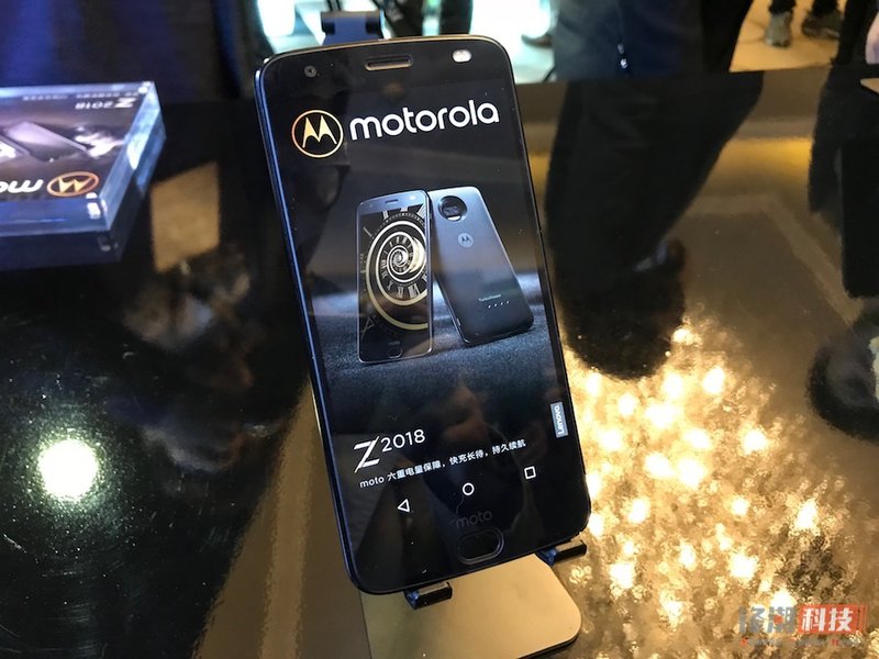 Moto Z 2018入门感受：紳士风采，奢侈万余元模块化设计