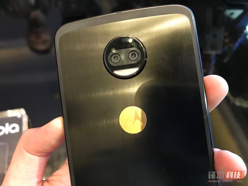 Moto Z 2018入门感受：紳士风采，奢侈万余元模块化设计