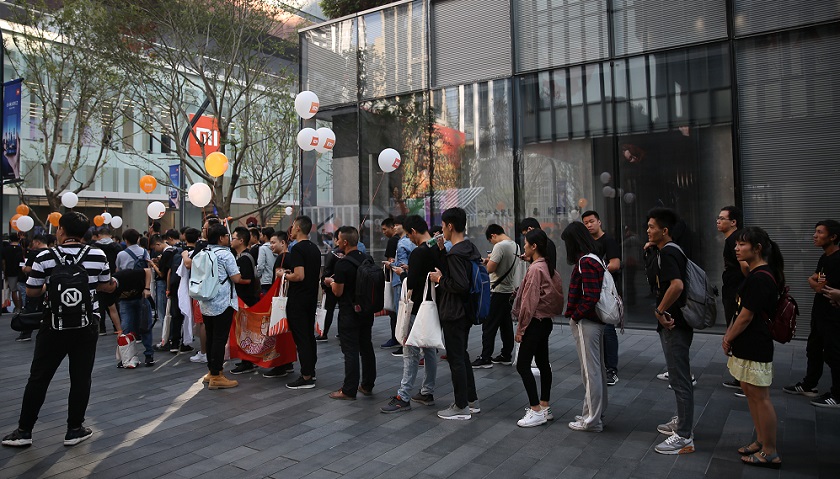 经营规模较大的小米旗舰店在深圳市开张了