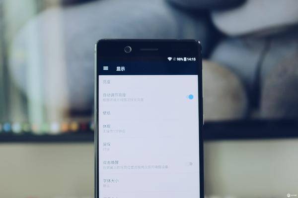 Nokia 7：平淡无奇，情结几何图形