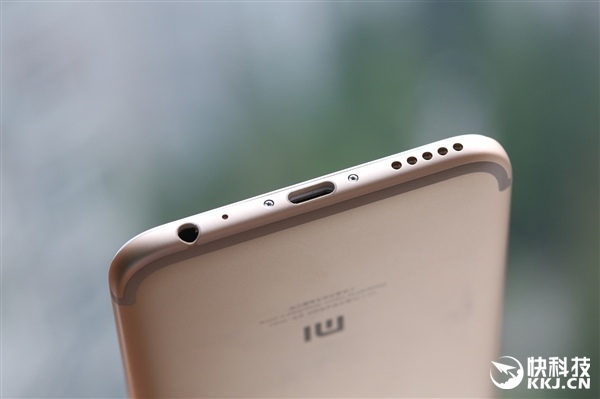 1499元！小米5X拆箱圖賞：還有啥原因買iPhone 7？
