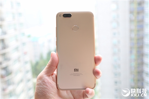 1499元！小米5X拆箱圖賞：還有啥原因買iPhone 7？