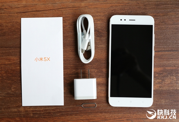 1499元！小米5X拆箱圖賞：還有啥原因買iPhone 7？