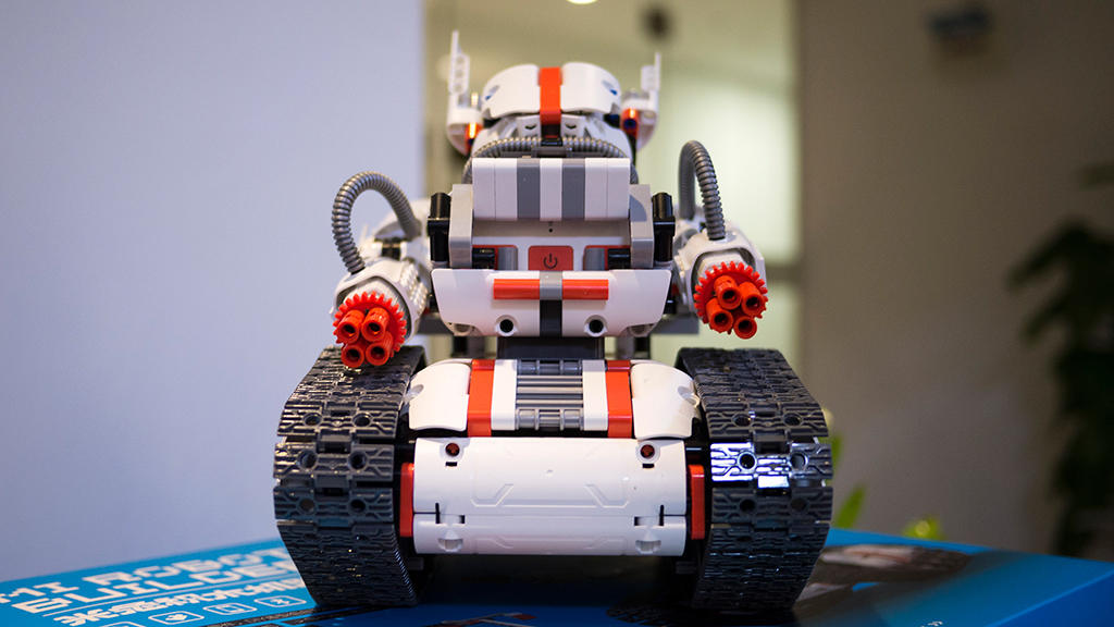 机器人对决：实测米兔机器人，不仅能跑能跳还会Freestyle！