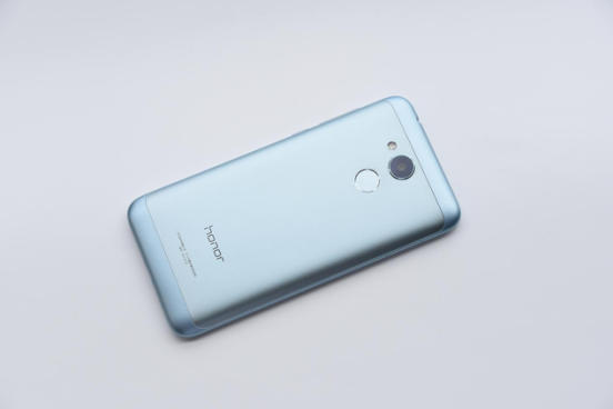 千元价位最流畅手机，荣耀畅玩6A蓝色版真漂亮