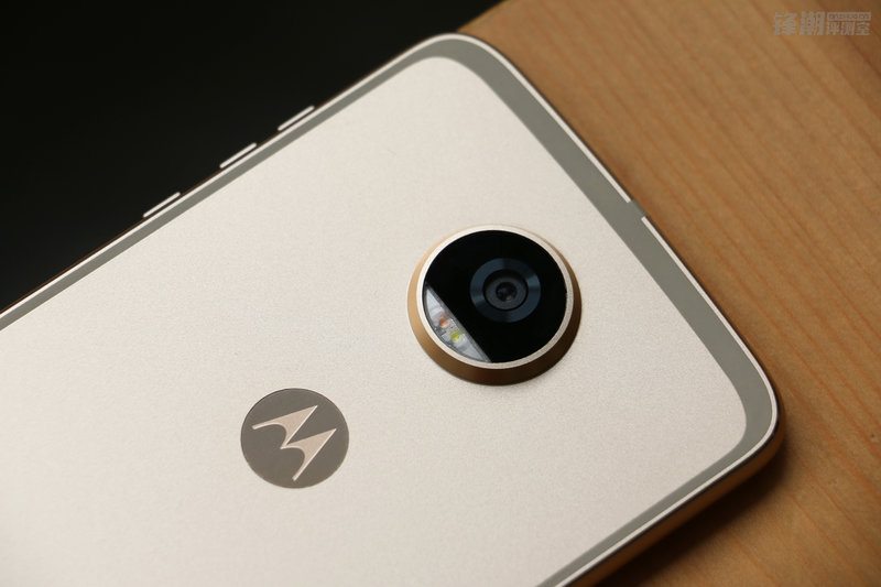 千篇一律中的一股清流：Moto Z2 Play详细评测