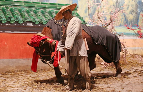 道士对老农说：“你若葬在此地，后代必出皇帝”，多年后果然应验