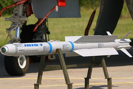 后发制人 普京有心无力 俄罗斯战机配备中国导弹
