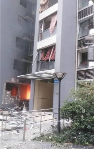 #成都突发#  成都高校旁某小区发生爆炸！
