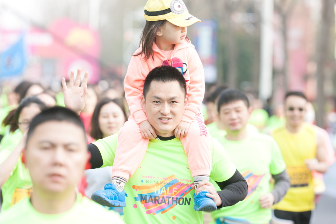 “咪咕善跑”杯上海松江半程马拉松开赛 4.5万人线上线下奔跑