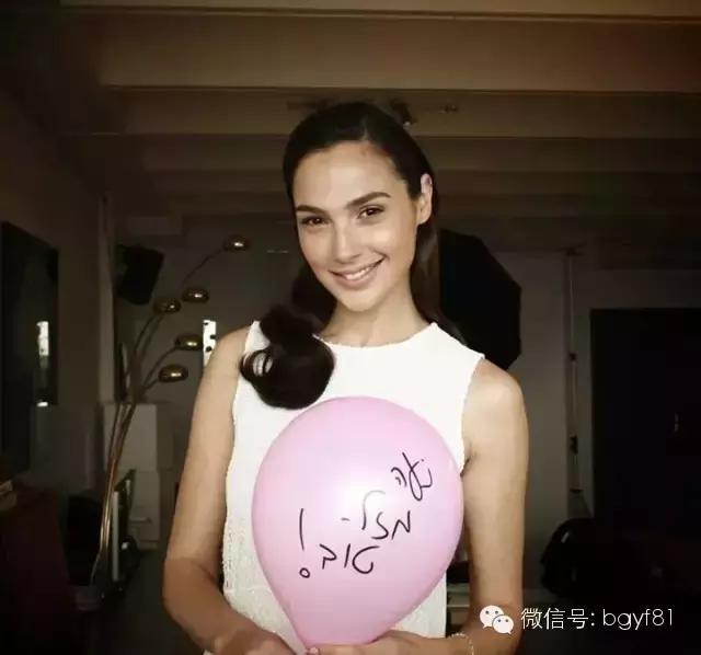 当一个A罩杯的她成为众男人心目中的女神