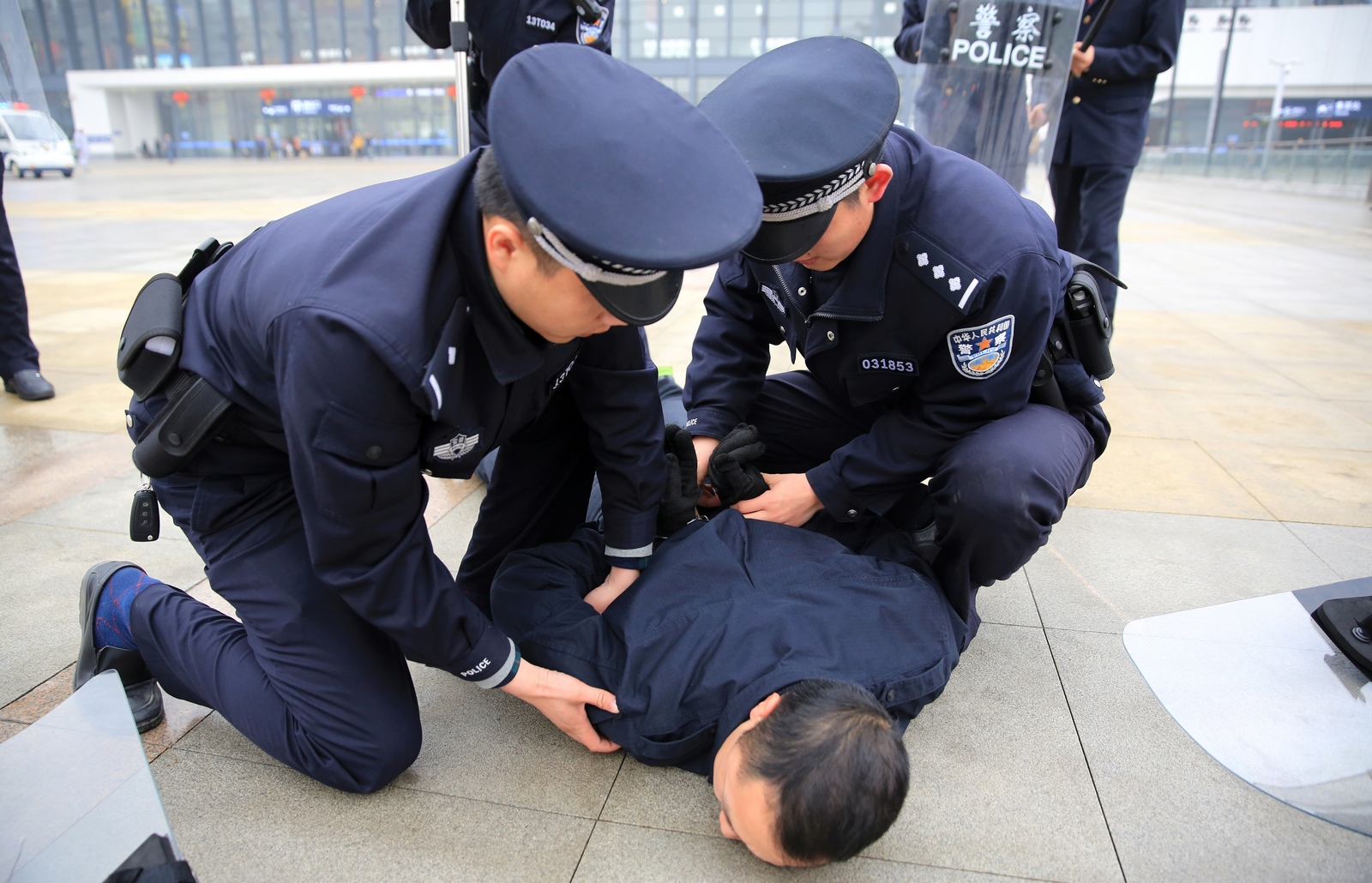 安徽安庆：公安联勤联动应急处置演练