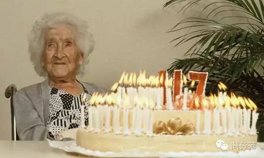 她90岁的时候，打了一个世纪赌注，给自己赚了好几套房