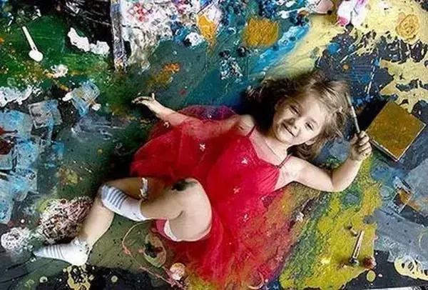 当孩子描绘世界的时候，绘画本身也在塑造着他们