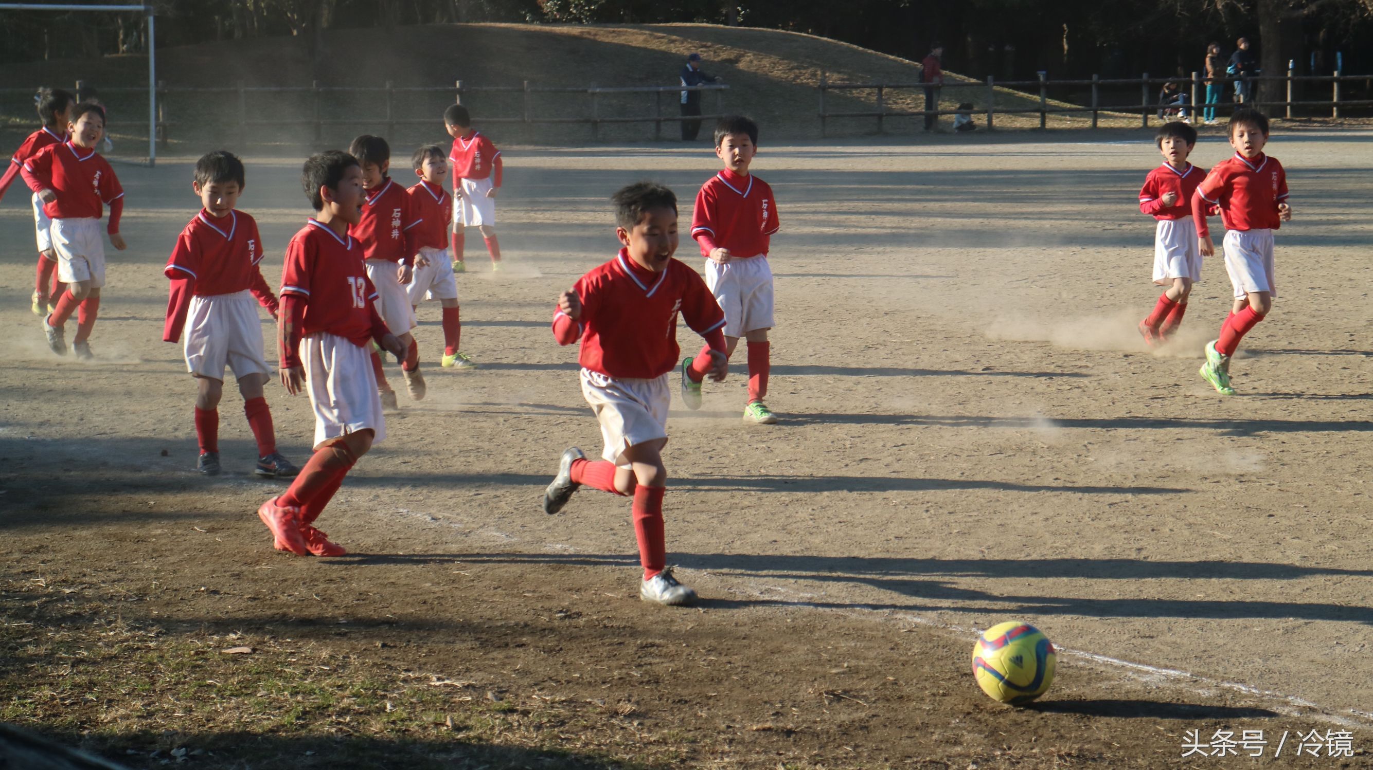 日本为什么会年年参加世界杯(日本足球连续六届打进世界杯，背后一个重要因素值得国人反思)