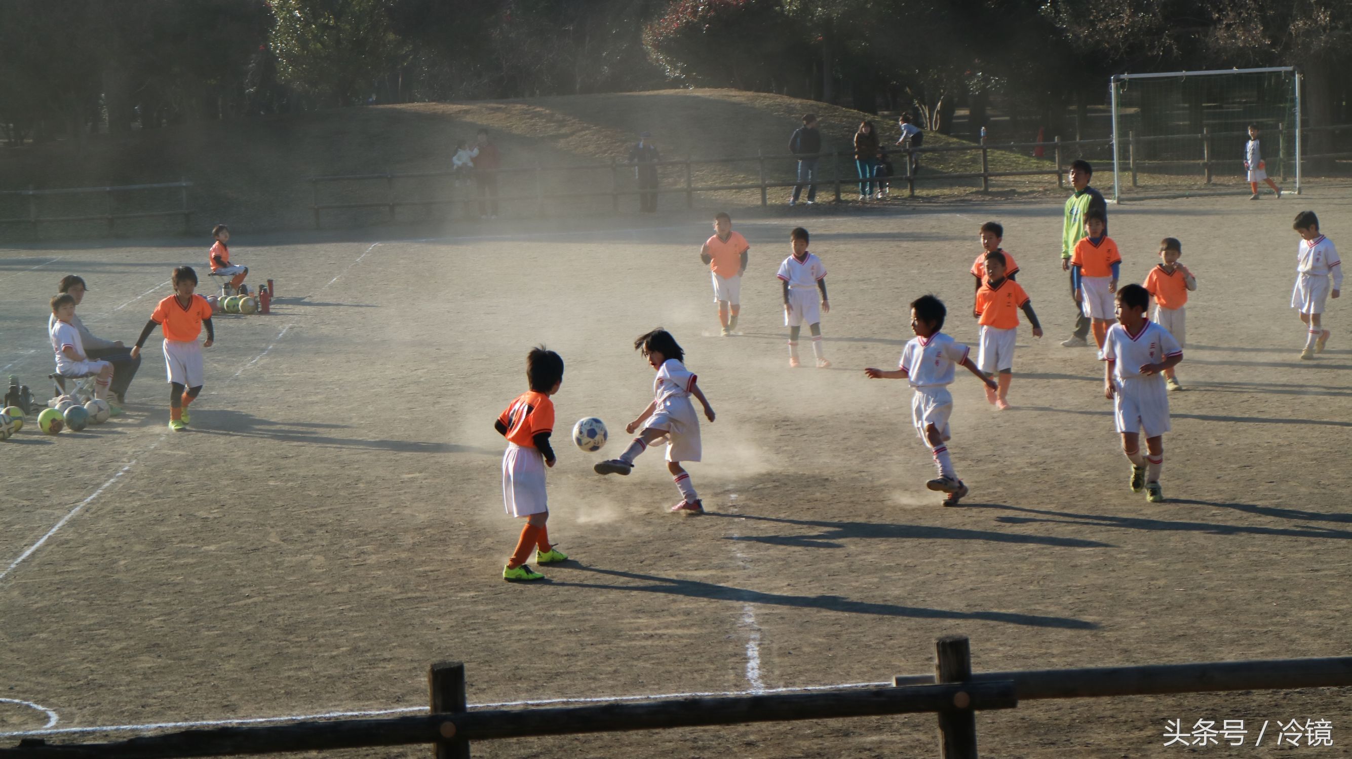 日本为什么会年年参加世界杯(日本足球连续六届打进世界杯，背后一个重要因素值得国人反思)