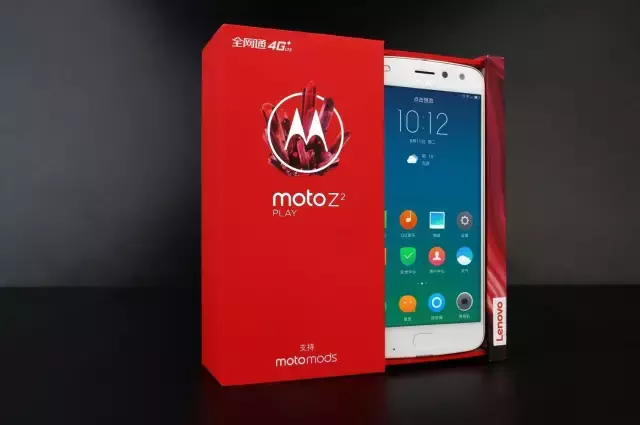 模块手机重续一代：Moto Z2 Play拆箱