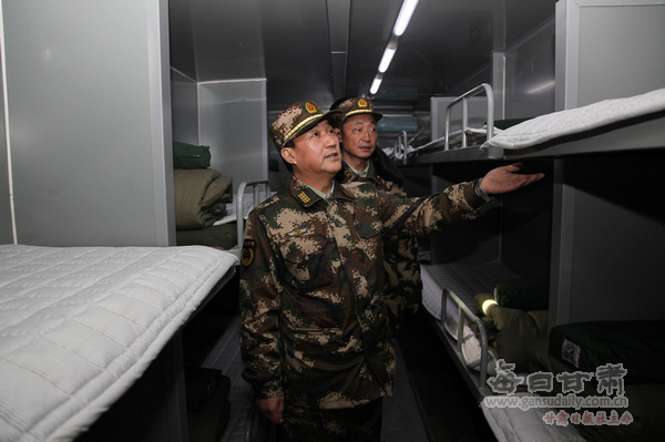 省消防总队参谋长杜超仁赴迭部森林火场一线指导救援