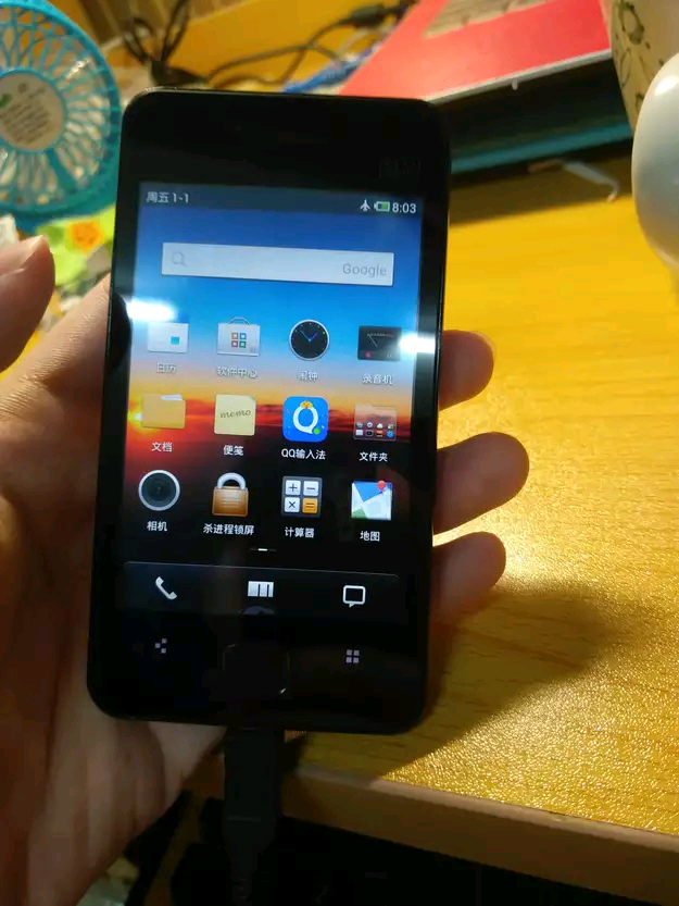 魅族手机M9：它是魅族手机第一款安卓机，一度引起抢购潮，现如今仅值一百元