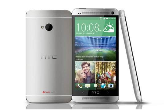 致别HTC，安卓机、三段式金属外壳、双摄像头哪一个时尚潮流并不是HTC刮起的