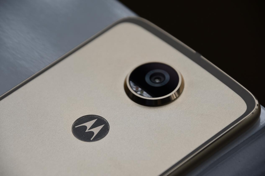 估计是目前可玩性最高的手机，Moto Z2 Play上手评测