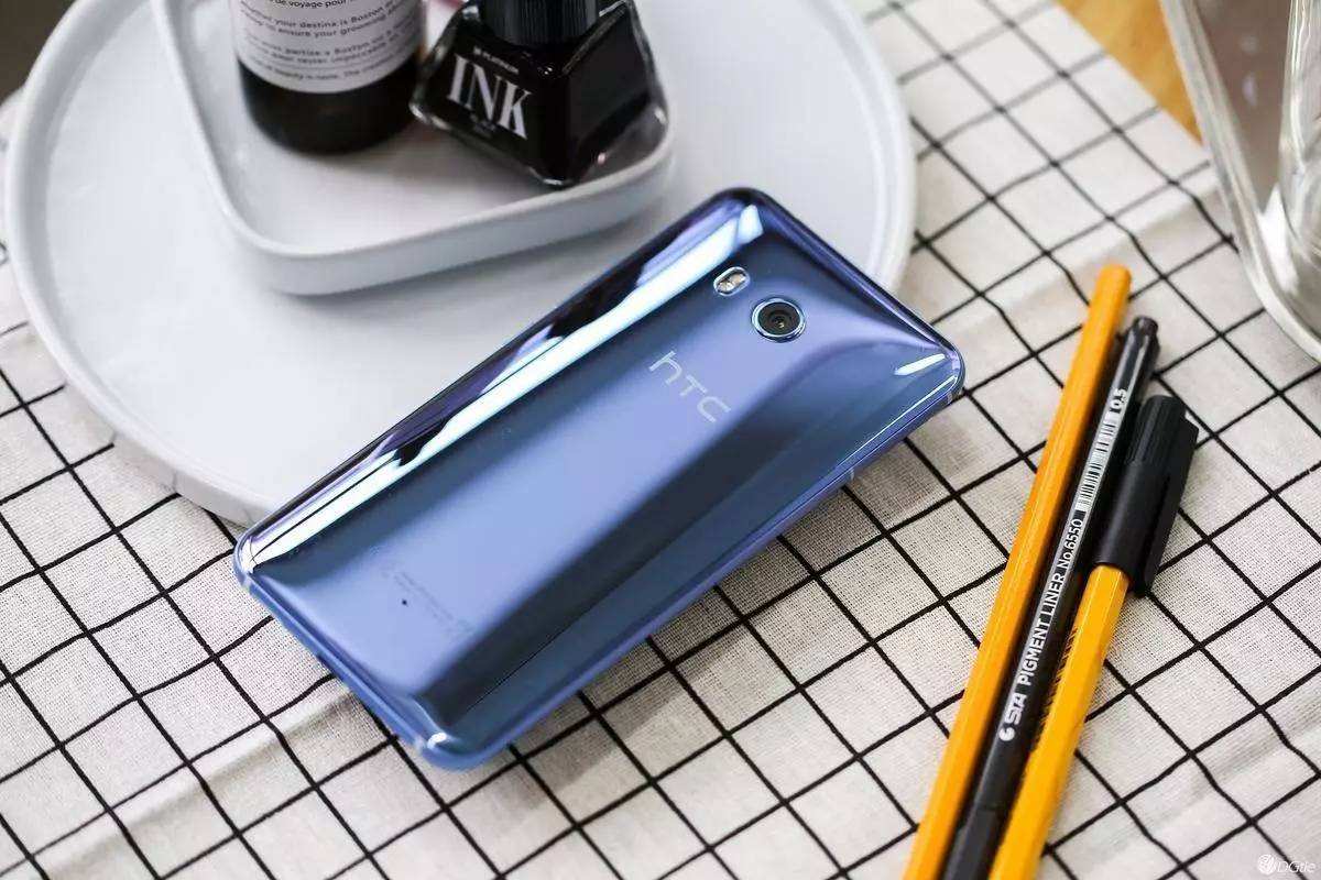 旗舰手机HTC U11早已排到第十八名，一大堆中端机比它也要好！