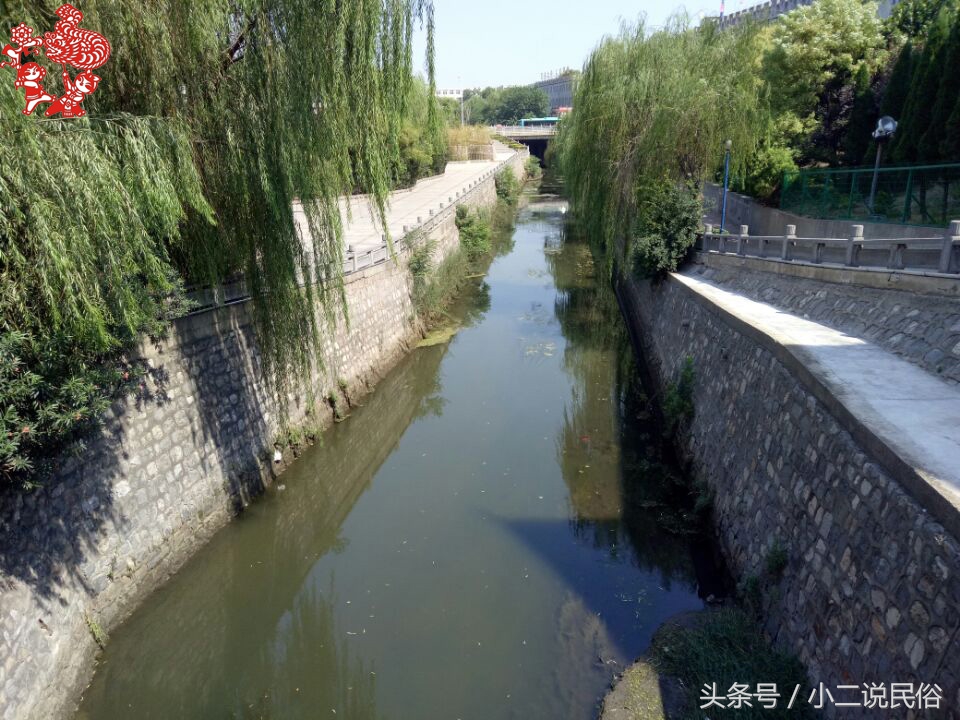 这条老街是洛阳古城的代表，里面卖牡丹扇和鲜花饼的多谁去过？