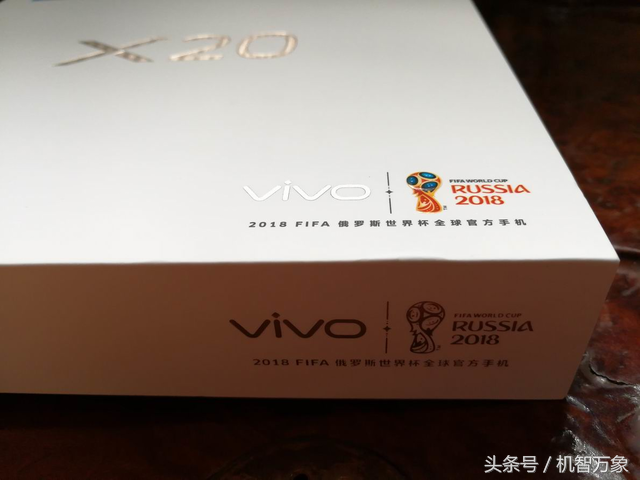 vivo X20全面屏手机开箱图赏简评 颜值人脸识别拍照是亮点