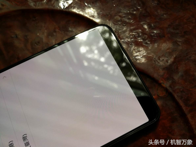 vivo X20全面屏手机开箱图赏简评 颜值人脸识别拍照是亮点