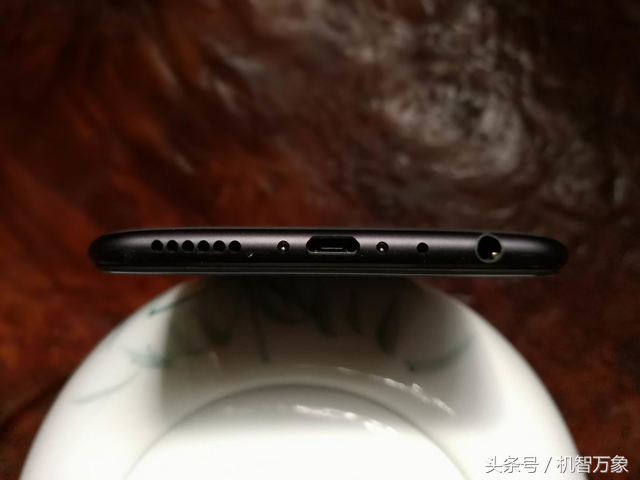 vivo X20开箱上手图赏简评 颜值拍照面部识别是最大亮点