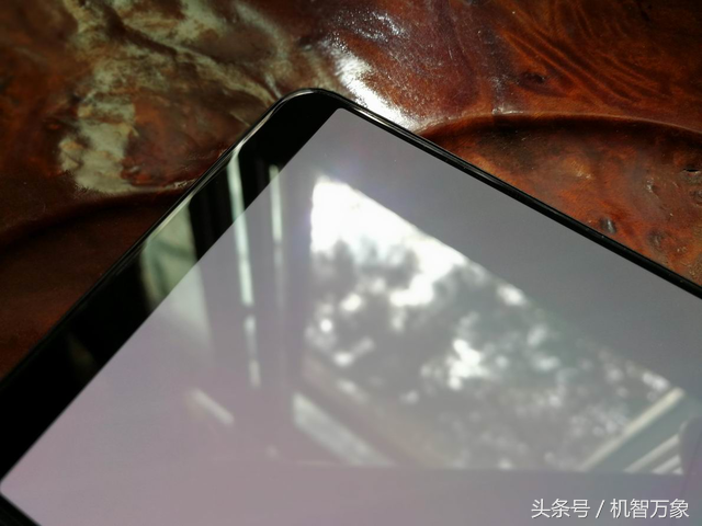 vivo X20开箱上手图赏简评 颜值拍照面部识别是最大亮点