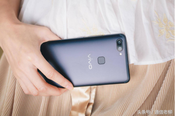 vivo X20实测：目前拍照最好的全面屏手机，人脸识别极快