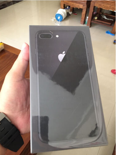 贵是贵了点，但用材确实—网民的iPhone8开箱入门！