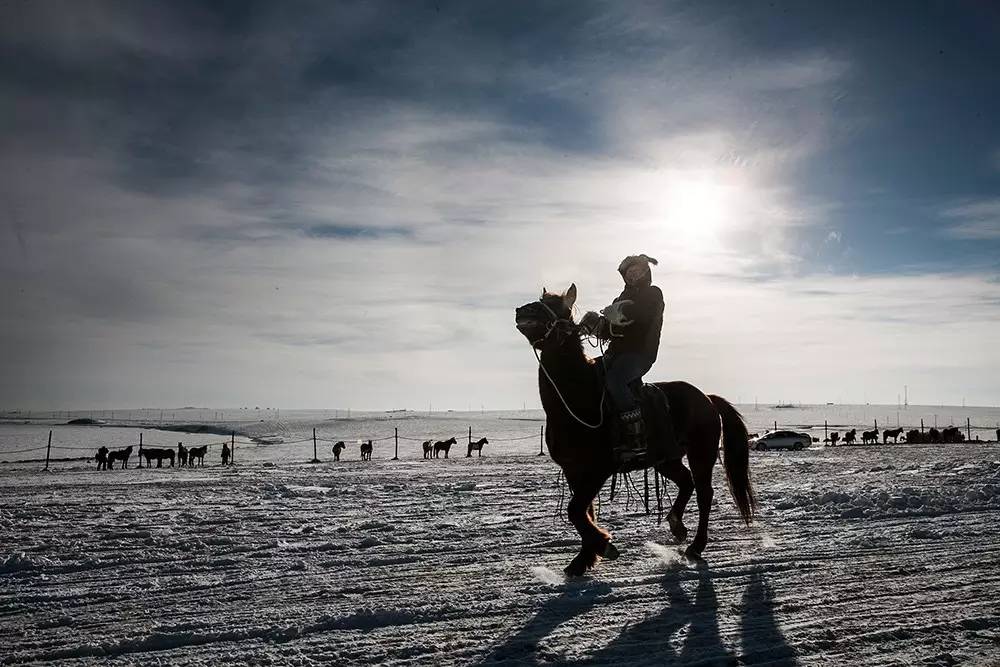国家摄影影像时刊《眼睛》第549期：《那草原上的蒙古人》