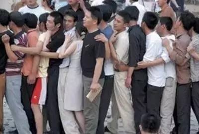 看到第一图就给跪了，这样的队友，还是散了吧