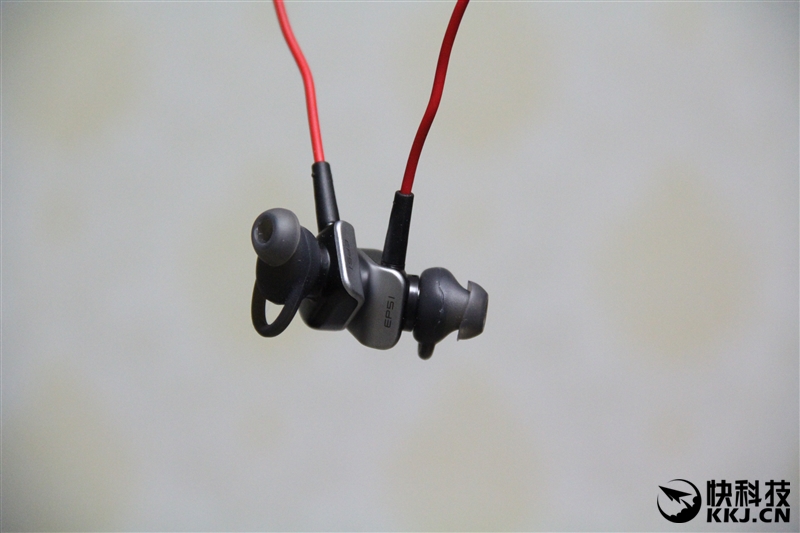 超轻防水磁吸设计！魅族EP51蓝牙运动耳机首发评测