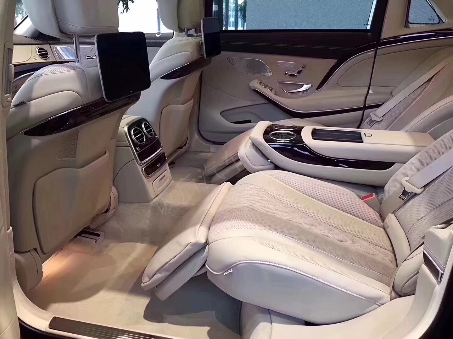 166万元落地新奔驰迈巴赫S450，车主回忆：第一眼看到它就入手了