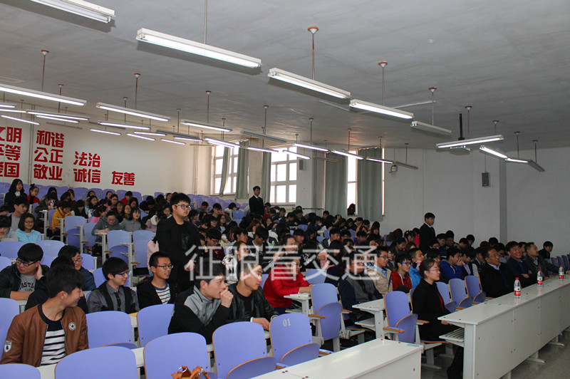 葫芦岛交警走进辽宁工程技术大学开展交通安全教育