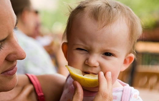 宝贝吃柠檬后各种爆笑，值得拥有的柠檬菜肴大盘点！
