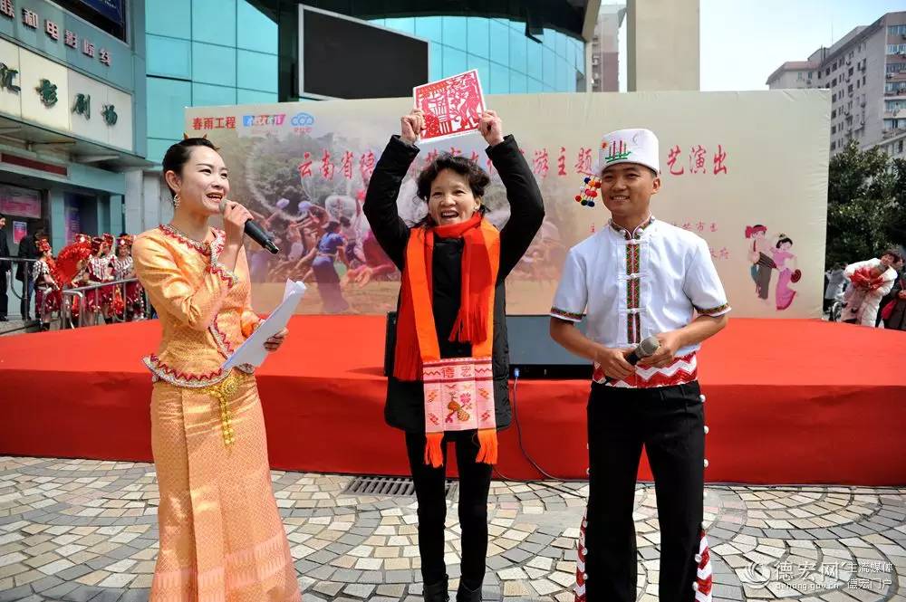 “德宏号”芒市主题宣传走上海：一路欢声一路赞